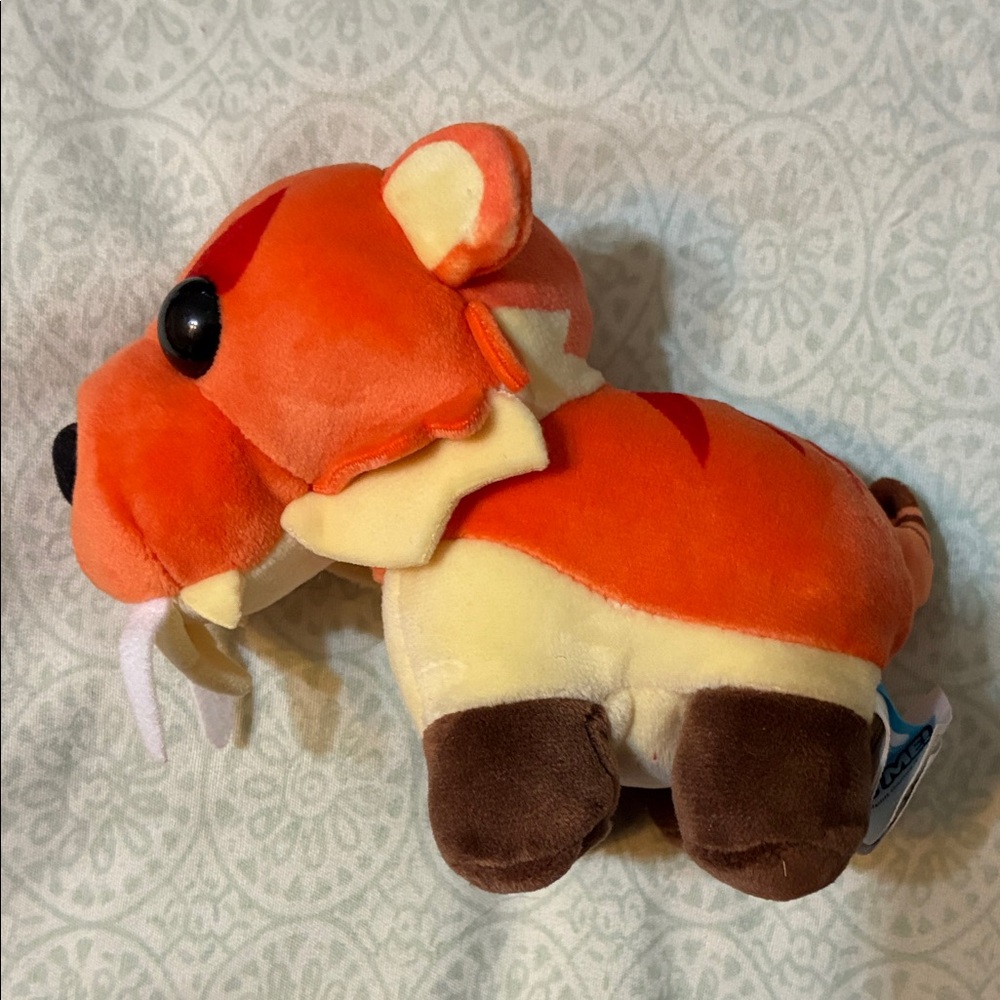 Roblox Adopt Me Surprise Plush Pet - Sabertooth - 5” plush toy in plastic egg - Picture 4 of 7